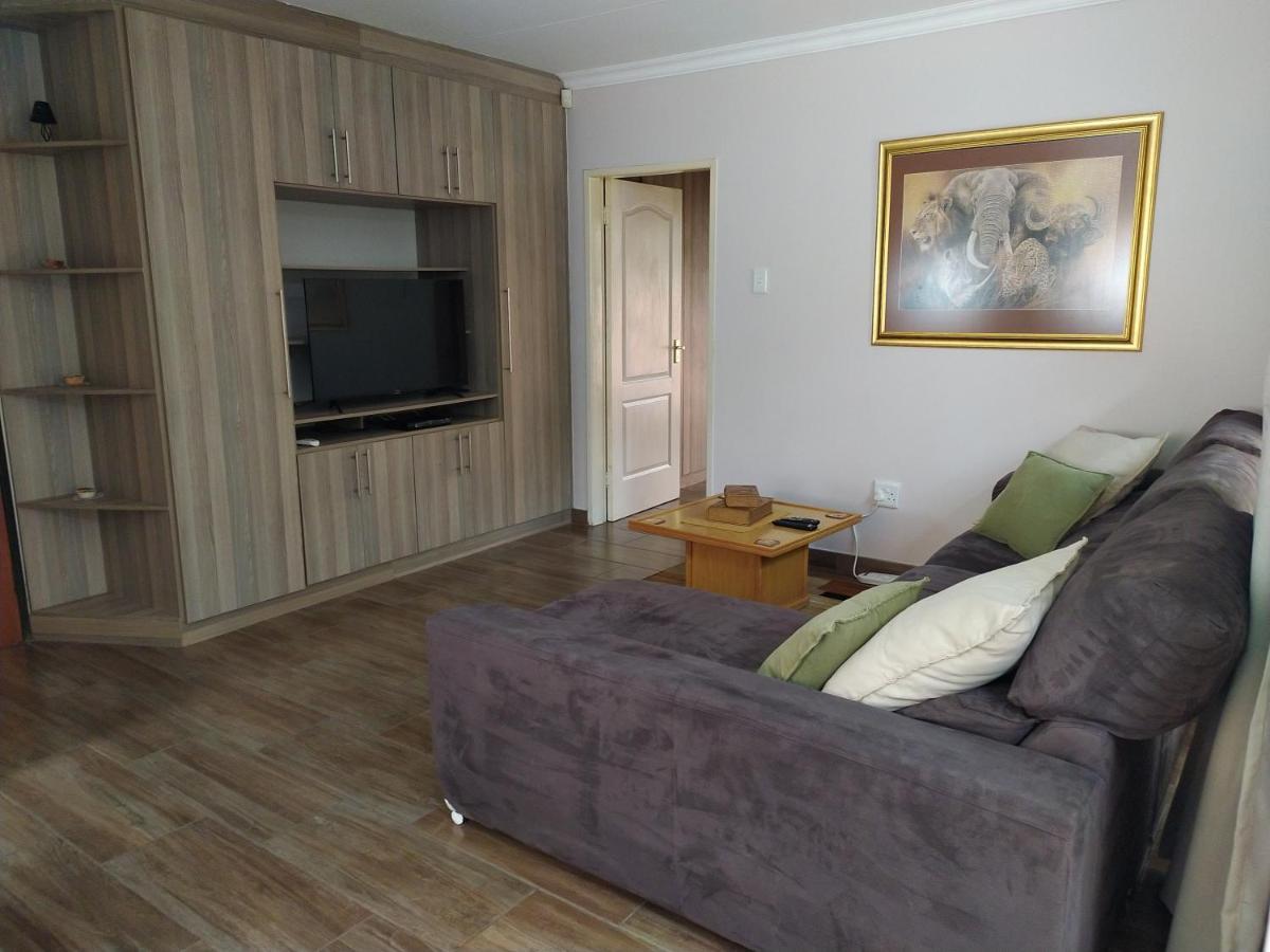 Twins Guest House Astoni Vanderbijlpark Kültér fotó