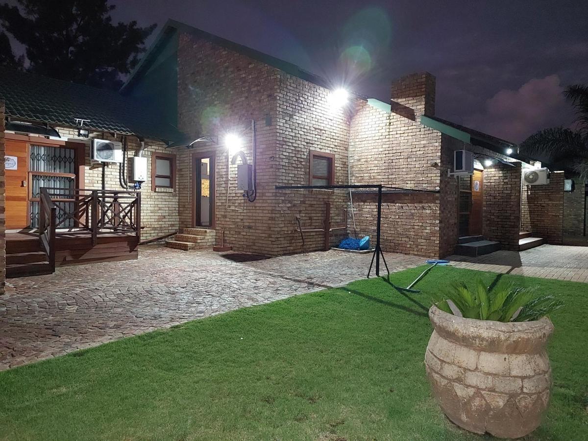 Twins Guest House Astoni Vanderbijlpark Kültér fotó
