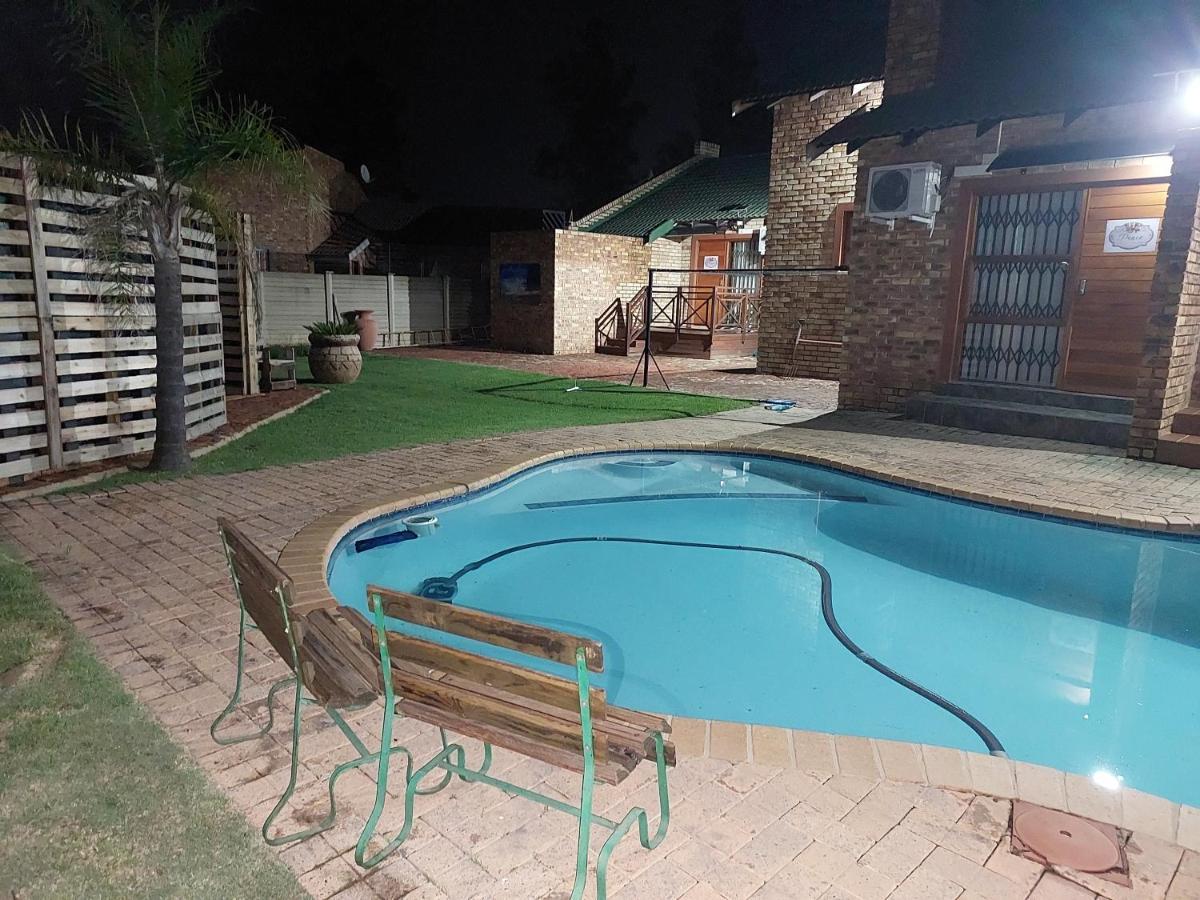 Twins Guest House Astoni Vanderbijlpark Kültér fotó