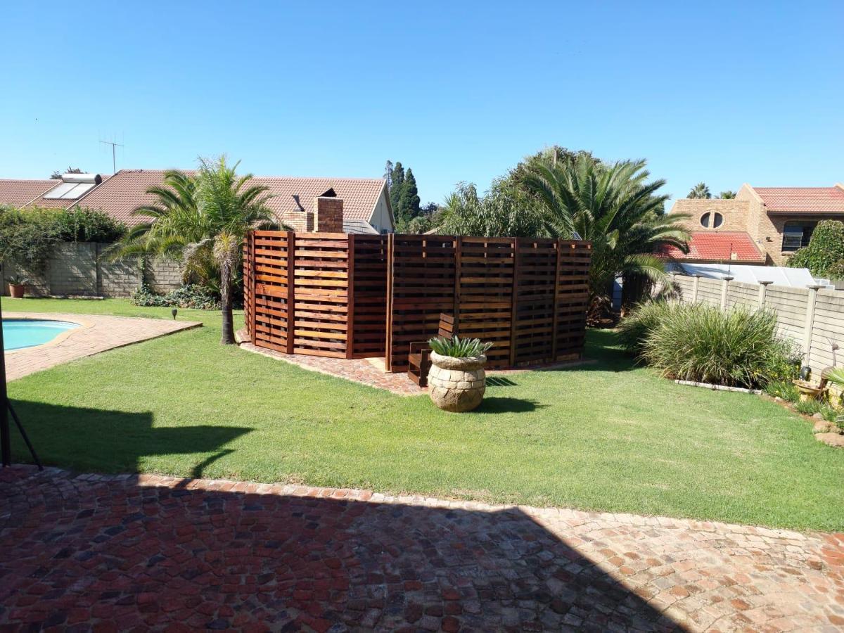 Twins Guest House Astoni Vanderbijlpark Kültér fotó