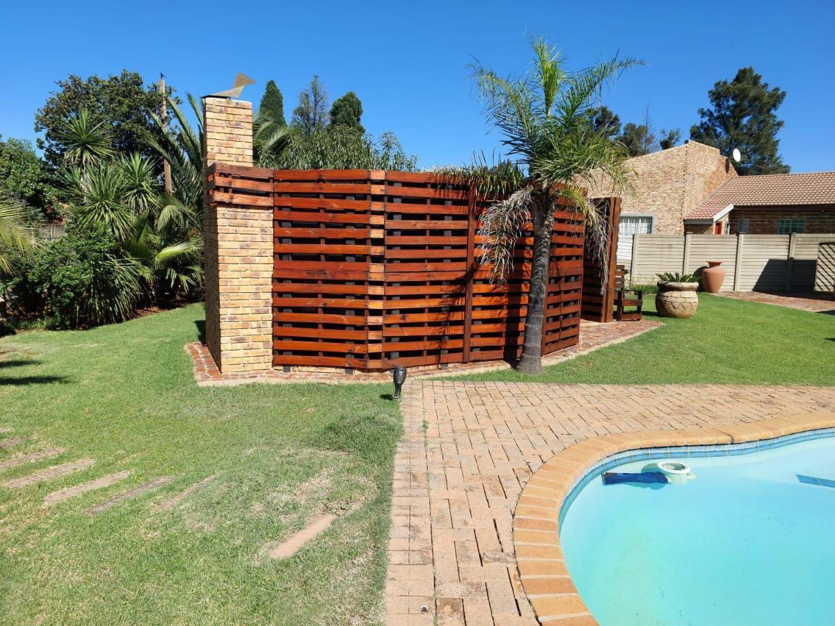 Twins Guest House Astoni Vanderbijlpark Kültér fotó